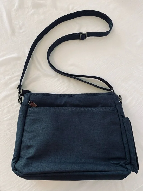 Lug Shimmy Navy Quilted Crossbody Bag - Picture 11 of 16